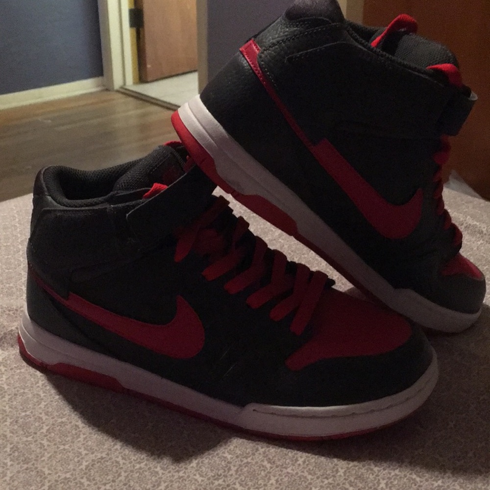 Nike SB 6.5 y Size 8 women